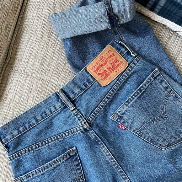 Vintage Levi’s straight dark wash jeans - Picture 4 of 7